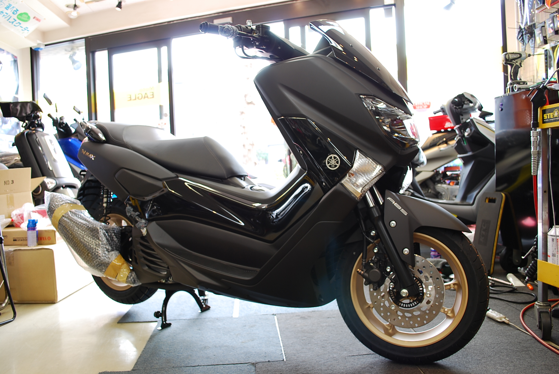 4thシグ　中古　kuma NMAX155　つや消し黒 020